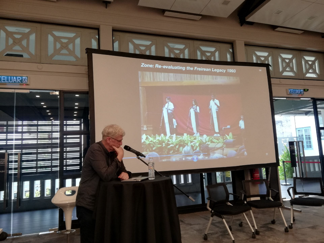 Ray Langenbach sharing experimental art practices and student works of the late 1980s and early 1990s at USM, when he was a visiting lecturer. Here, he reflects on his 1993 performance that critiqued blind regurgitation of Freirean pedagogy on the occasion of a Freirean conference at USM.