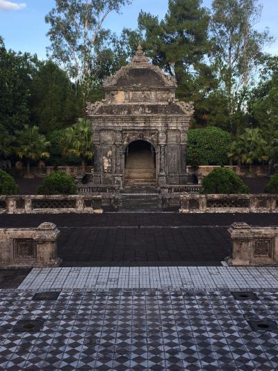 Tư Mausoleum