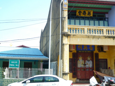 Masjid Pintal Tali and the former Ghee Hin headquarters on Rope Walk