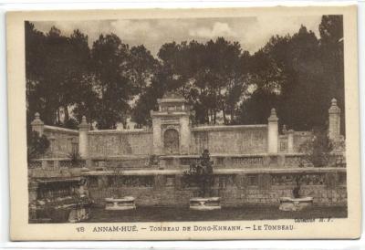 Tư Mausoleum