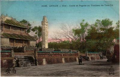 Xương Mausoleum